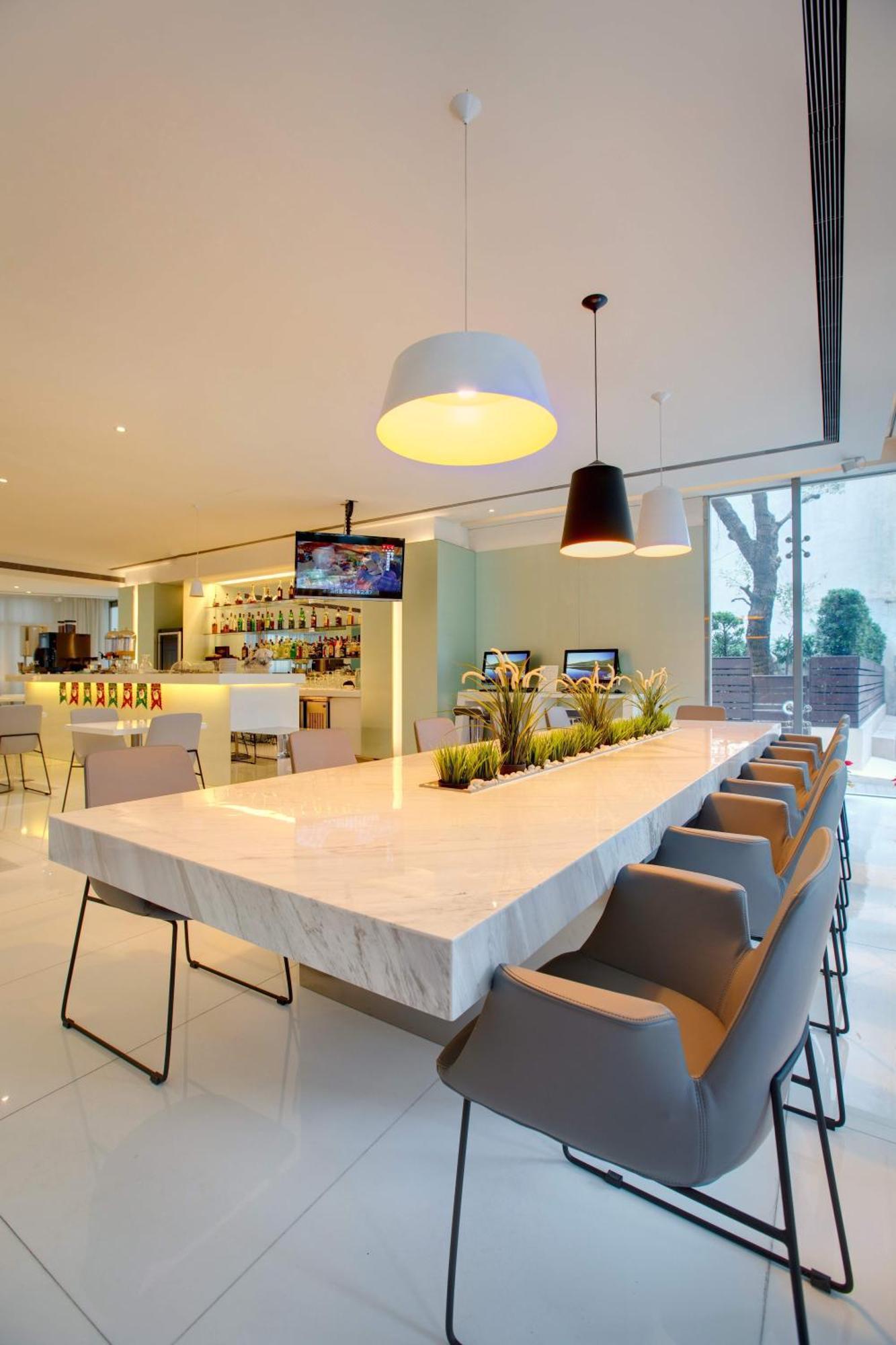 Ambience Hotel Taipei Exterior photo