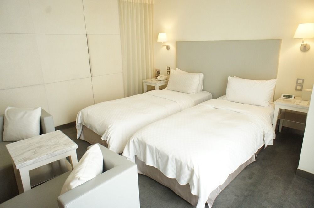 Ambience Hotel Taipei Exterior photo